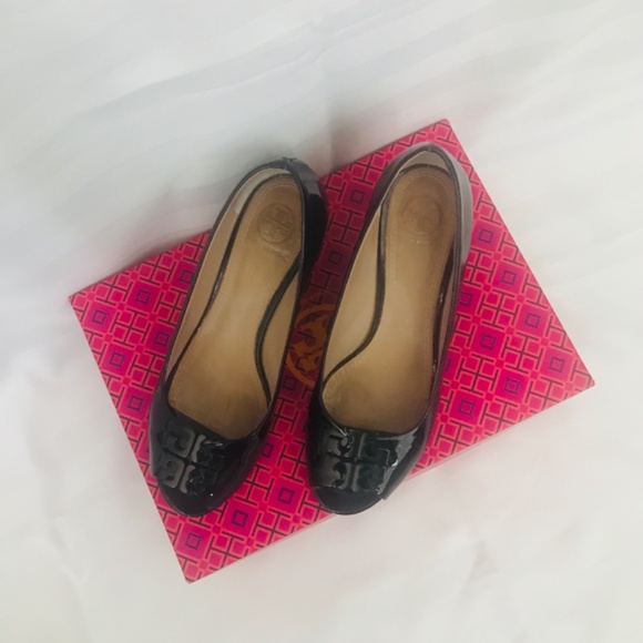 Tory Burch Lowell 2.65mm Peep Toe Wedge in Soft Patent Calf - Picture 5 of 7